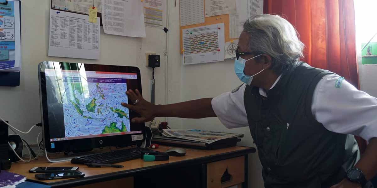 Prakirawan BMKG Mimika, Aji Supraptaji. Foto: Anti Patabang/Papua60detik
